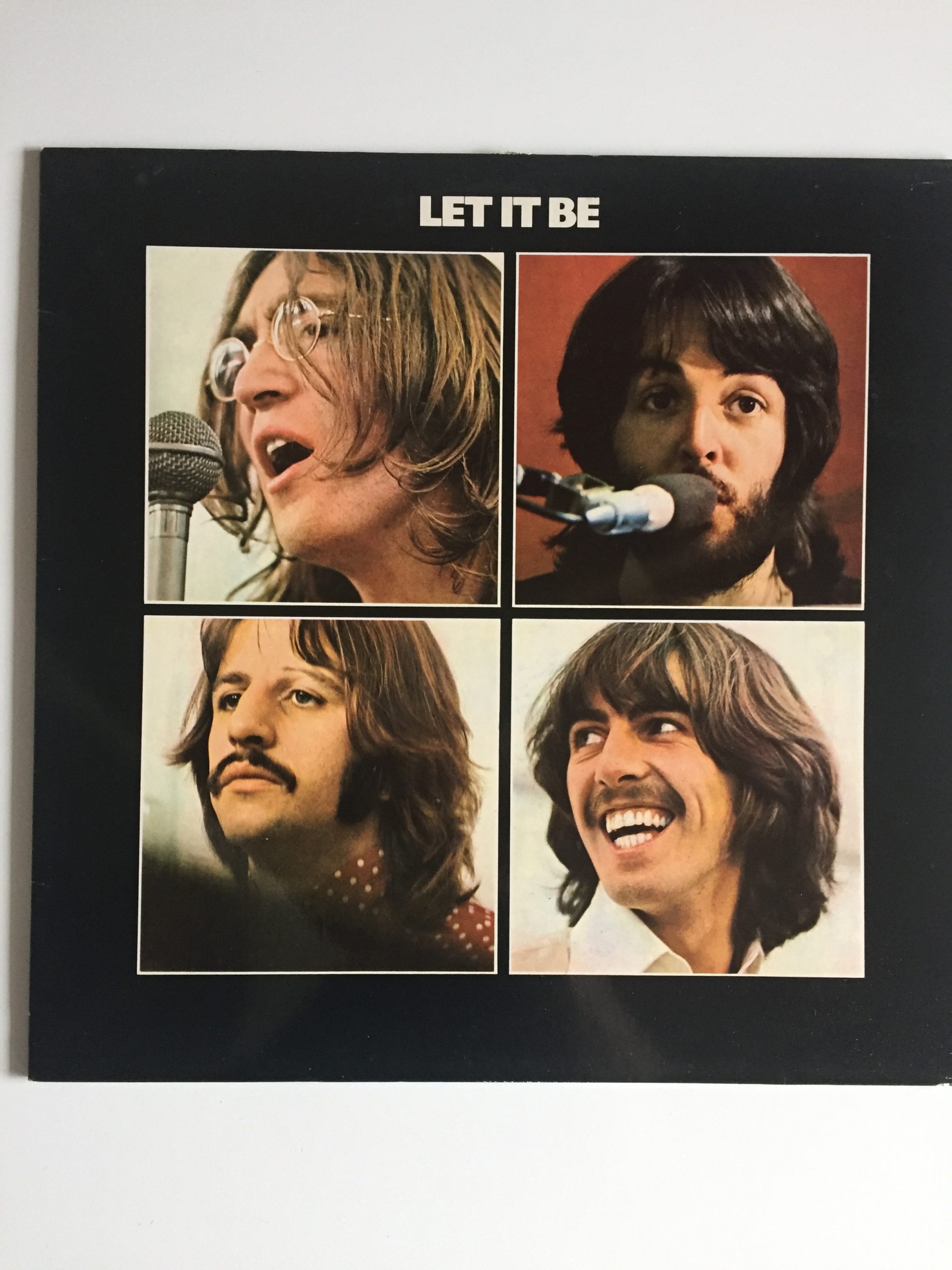 Песня лет ит би. Обложка альбома Битлз Let it be. The Beatles Let it be 1970. John Lennon Let it be 1970. LP Beatles, the: Let it be.